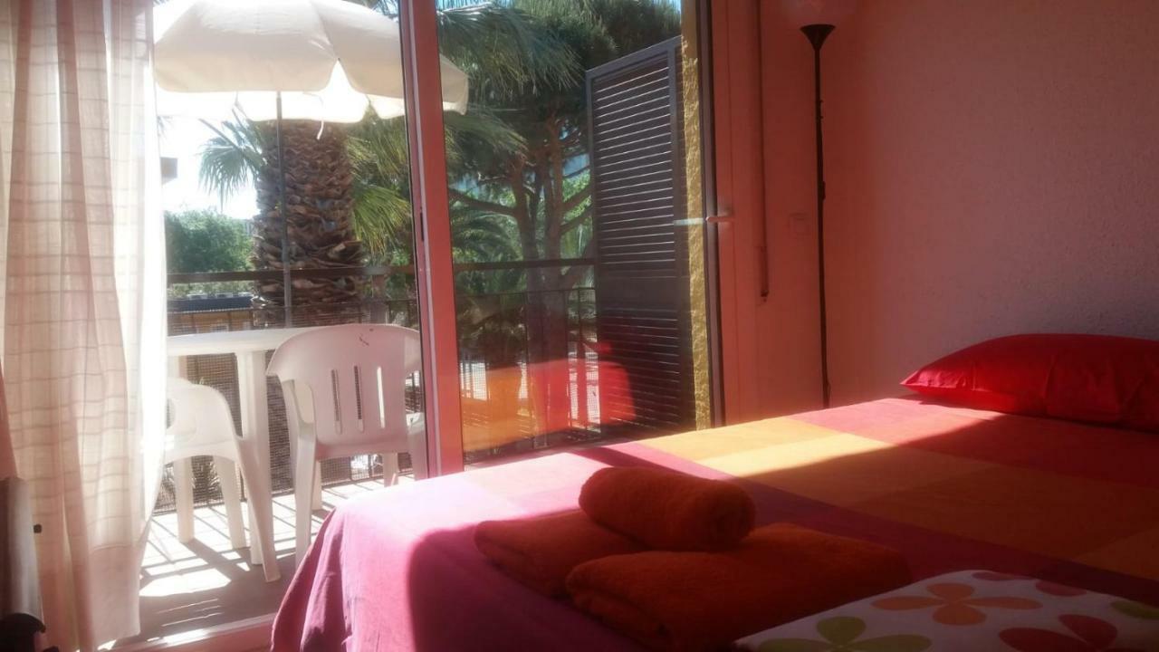 Apartamentos Les Palmeres Platja d'Aro Bagian luar foto